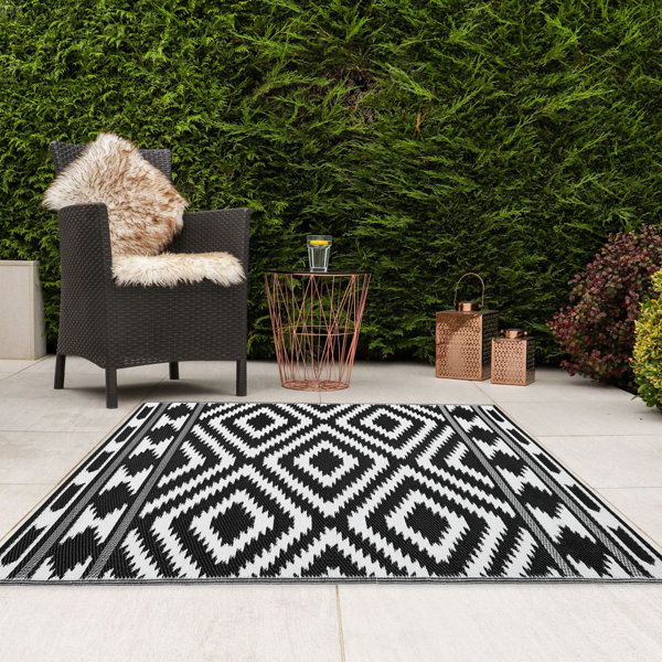 Gracie Oaks Juba Black/White Indoor / Outdoor Rug Wayfair.co.uk